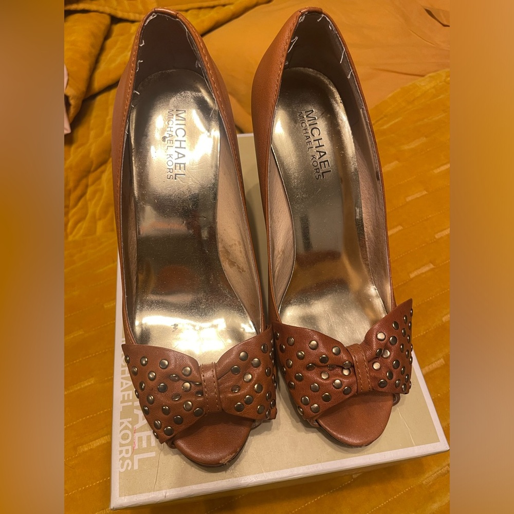 Michael Kors size 7 peep toe sandal
